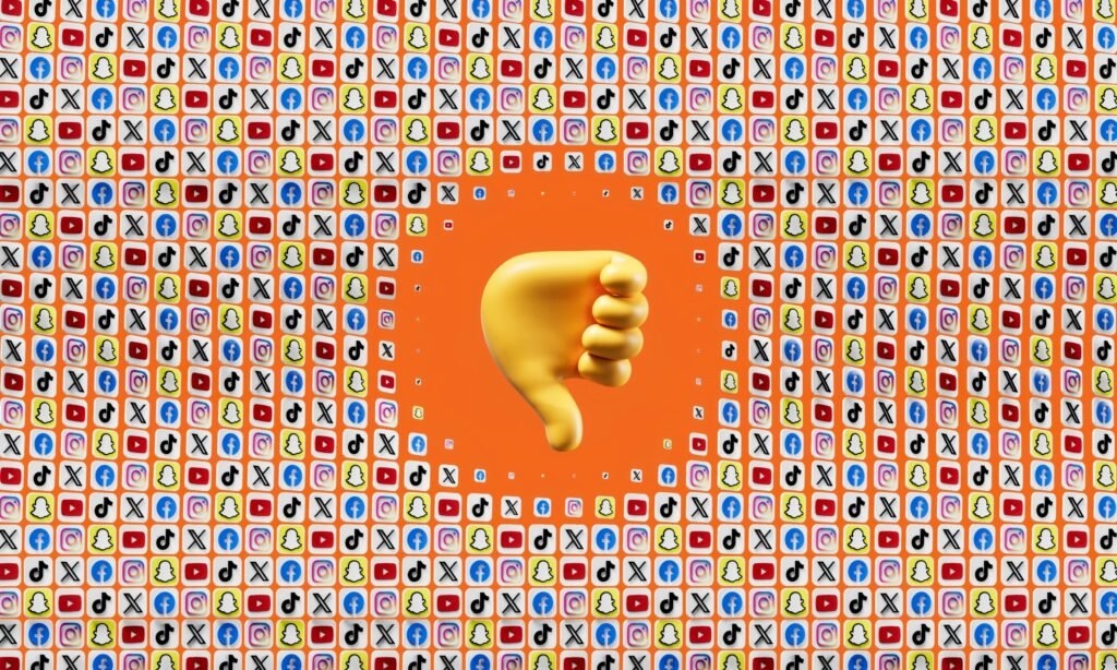 Social Media: Benefits and Negative Effects on Health 3 igor omilaev zRr0uBFYEtA unsplash
