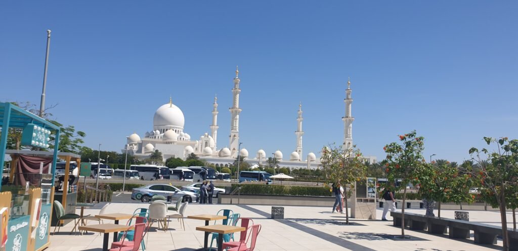 Visiting the Sheikh Zayed Grand Mosque, Abu Dhabi 17 20230506 102602