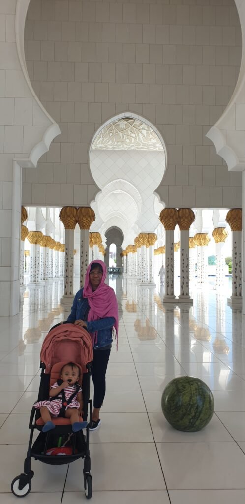 Visiting the Sheikh Zayed Grand Mosque, Abu Dhabi 6 20230506 105105