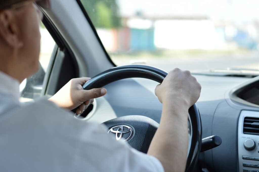 Getting a Driver’s License in the UAE: My Journey From Beginner to Licensed Driver 4 rolando garrido R4y4 dvpYXU unsplash